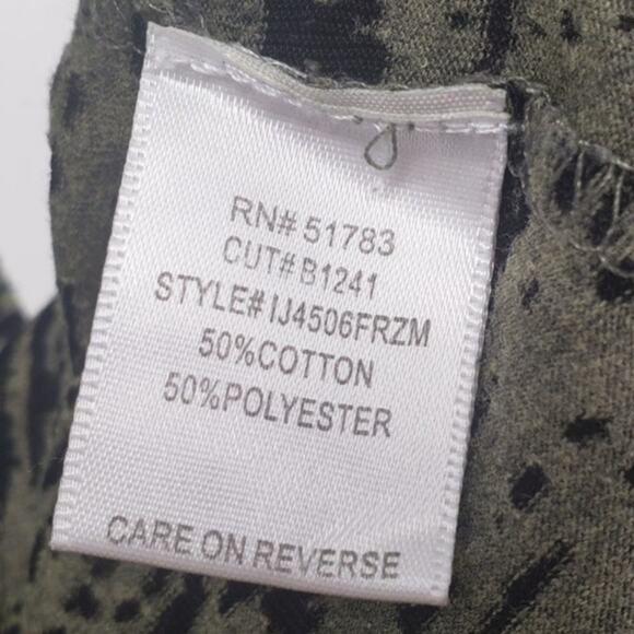 MAURICES Green Lightweight V-Neck Top Womens Size Large L - Picture 4 of 4